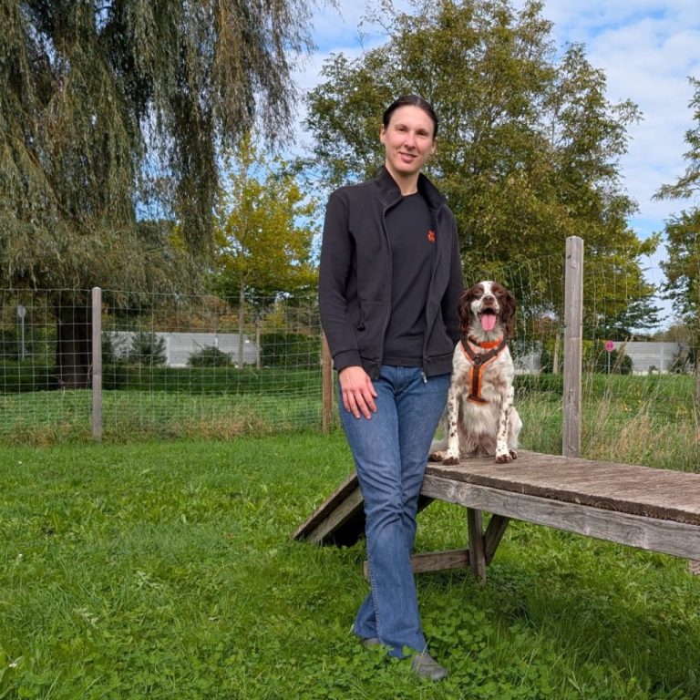 Hundetrainerin Magdalena bei Training mit Hund in Freising